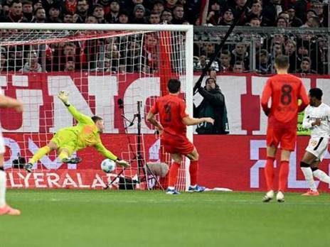 באיירן מודחת שוב מהגביע (GETTY)