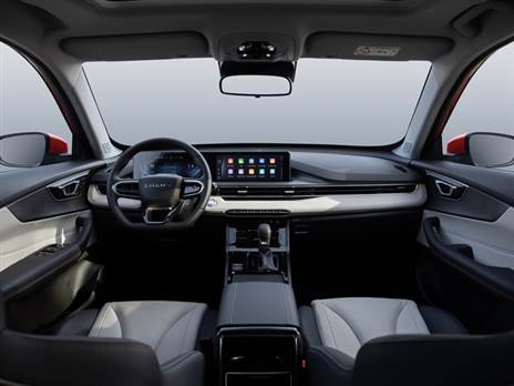 מאובזר מאוד, בטח ביחס לקטגוריית הג'יפונים הקטנים