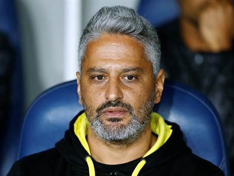 “לא מתרכז בענייני חוזים“. יצחקי (אלן שיבר)