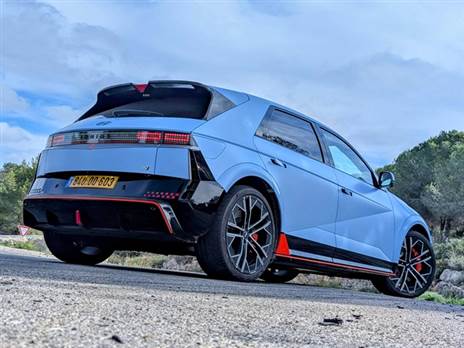 ואחרי הכל, הבלמים ספוגיים. ספוג קשה, אבל ספוג