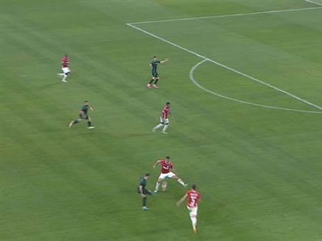 המסירה של דולב חזיזה בין רגליו של ויטור. דיא סבע נכנס לשטח של הבלם, משם הוא לא התבלבל וכבש