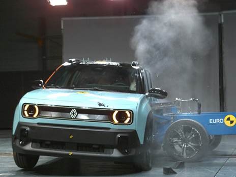 רנו 4 אי-טק, מבוססת על ה-5 אי-טק ובהתאם גם ציוני המשנה דומים