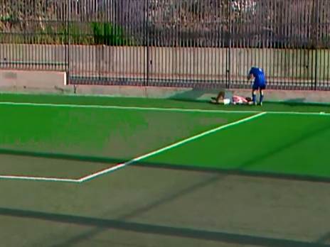 מרחק לא הגיוני בין המגרש לקיר הבטון