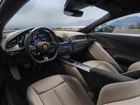 תא נוסעים בעיצוב חדש עם מסכי “15.6 לנהג, “10.25 למולטימדיה ו-“8.8 לנוסע