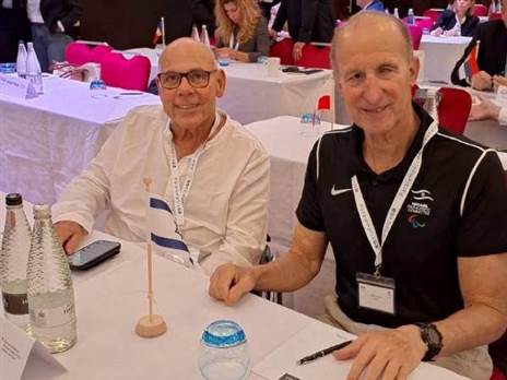 (משמאל מטלון, מימין בולוטין בלונדון)