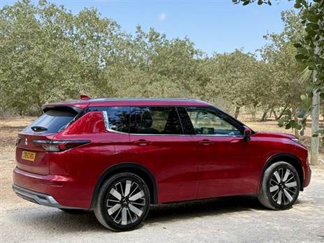 מה כולל העדכון שעבר האאוטלנדר?