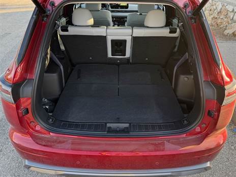 אם אתם לא זקוקים ל-7 מושבים, הרווחתם. אם תסתפקו רק ב-6 מושבים, תוכלו לנצל את הנפח שנותר