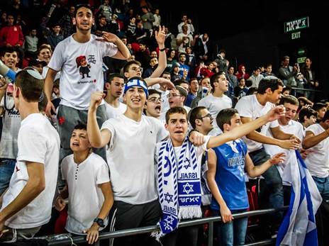 חגג את הזכייה ב-2019 בישראל (צילום: איגוד הכדורסל)