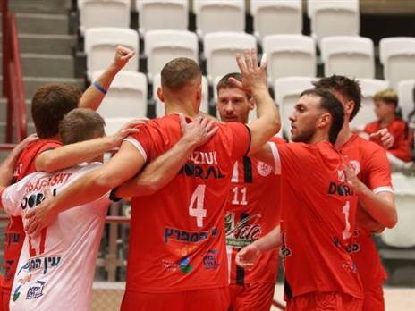 נפתחה בסערה (שמעון קנלמן)