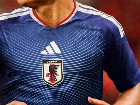 התלבושת של יפן (האתר הרשמי של אדידס)