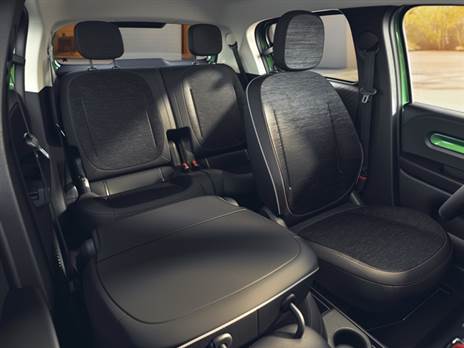 רק 4 מושבים, אבל כולם נעים על מסילה