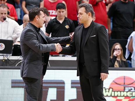 לחצו ידיים בסיום. איטודיס ואלון (אלן שיבר)