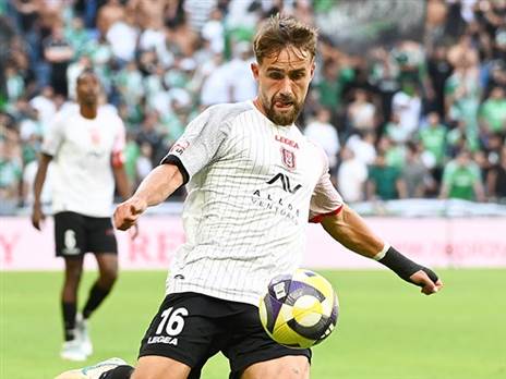 אגבדיש. המגן הימני המוביל (ברני ארדוב)