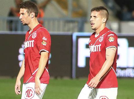 סשה לצד שון גולדברג בהפועל ת“א (אלן שיבר)