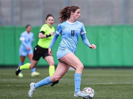 במדי הנבחרת, “המטרה היא להיות שחקנית משמעותית“ (ההתאחדות לכדורגל)