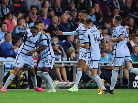 דניאלי שאלוי חוגג עם קינדה ז“ל (GETTY)