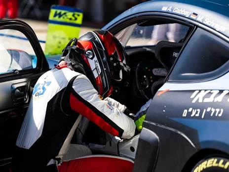 אלון גבאי ב-GT4, חזר אחרי חצי שנה