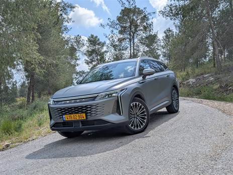 יש שפע של כוח בכל מצב, אבל המראה הדינמי והביצועים לא מגובים בהתנהגות כביש ספורטיבית