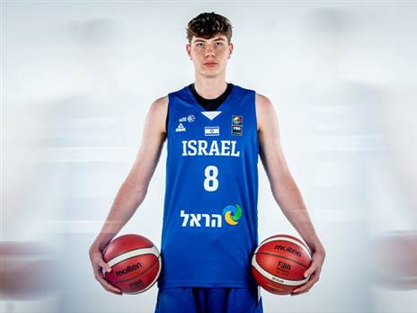 שילוב של מימדים ויכולות יוצאי דופן (FIBA)