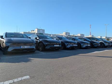 צי של 7GT באדיבות גיאו מוביליטי יוון ויצאנו לדרך בגרסת ה-LR (את החזור עשינו בקריפטון)