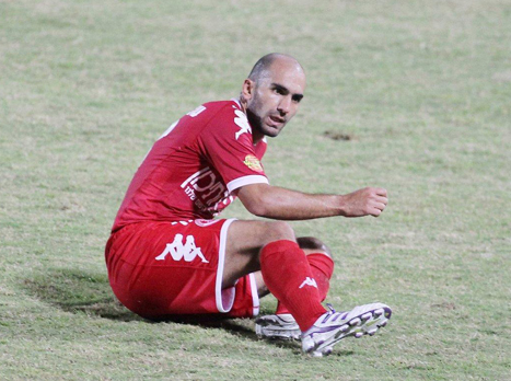 גם הוא תובע את הפועל. שי אבוטבול (אלן שיבר)