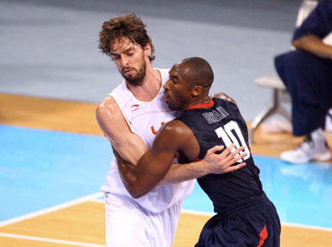 קובי, ארה"ב ולייקרס, מול גאסול, ספרד ולייקרס, בגמר הקודם. ייפגשו שנית? (GETTYIMAGES)