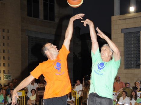 מץ'-אפ מהסרטים. ברקוביץ' נגד טפירו (סקופ 89)