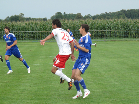 מליקסון מול חוטבה (באדיבות אתר הפועל ת''א)