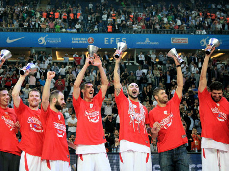 רוצים עוד תואר. שחקני אולימפיאקוס (gettyimages)