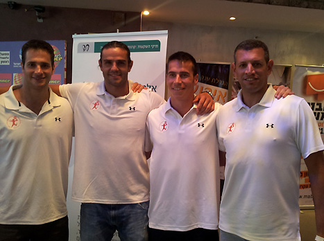 מירקוס ושחקני ראשל"צ (דוד פליגל, אתר איגוד הכדוריד)