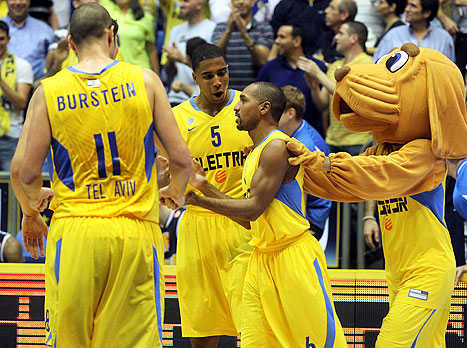 החגיגה שלא הגיעה. שארפ והנדריקס (ניר בוקסנבאום)