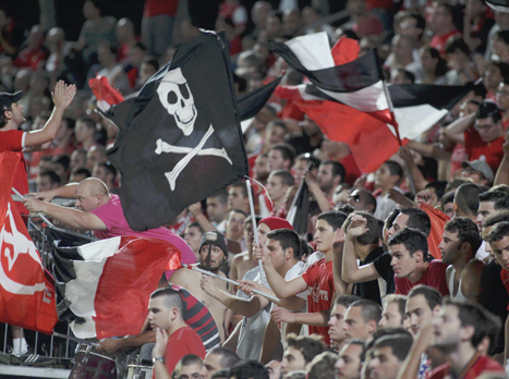 אוהדי הפועל ת"א, לא יצאו נקיים (אלן שיבר)