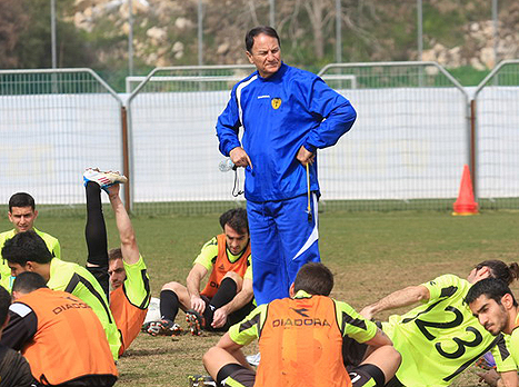 שיחה קשה לשחקנים. אלי כהן (אסף שקד, האתר הרשמי)