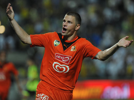 קוסטה. הכתומים שידרגו