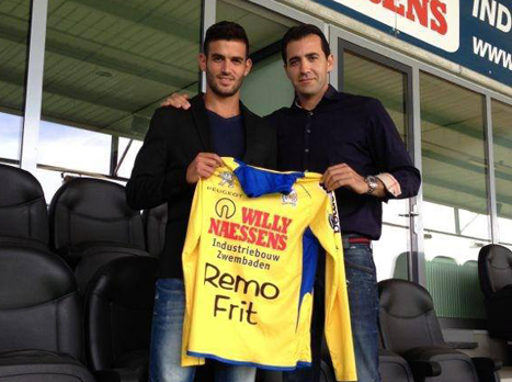 ממן עם החולצה החדשה שלו. מזל טוב