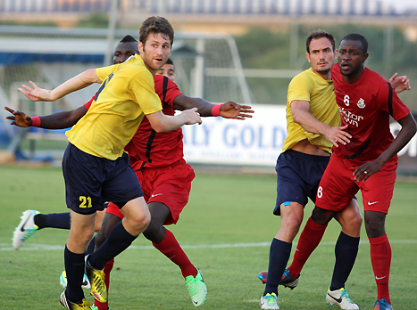 בעיות בהנעה של האלופה. שרן ייני וקרלוס גארסיה (אלן שיבר)