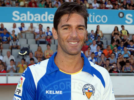 הכחיש את ההאשמות. פאס