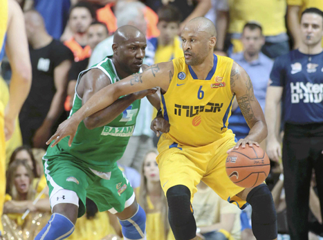 קאר שומר על סמית'. תחנה תשיעית (אלן שיבר)