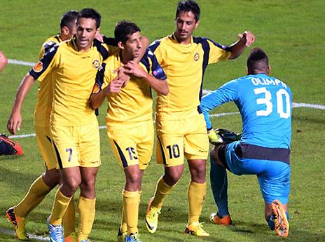 הפער מחיפה רק יילך ויצמח? שחקני מכבי חוגגים בבורדו (AFP)