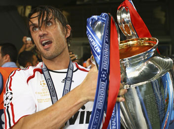 ספק אם התמונות הללו יחזרו. מאלדיני עם גביע האלופות (GETTYIMAGES)