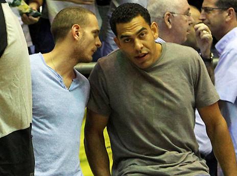 ניצח בקרב על החוזה. דייויד בלו (טייריס רייס)