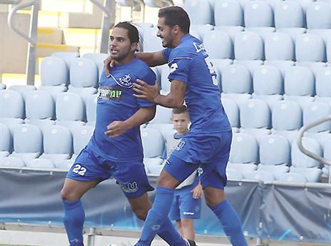 אסולין. הוא והפועל פ"ת עדיין כאן (צילום: אלן שיבר)