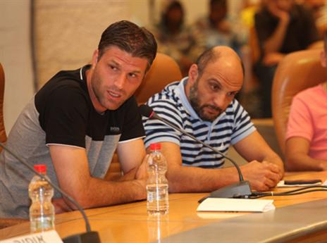 אהרון. דברים קשים