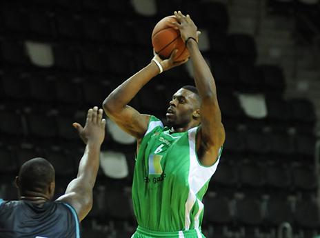 דונטה סמית', עוד הצגה שלו (עמרי שטיין, מכבי חיפה)