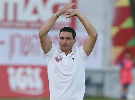 שלומי דורה. מכוון גבוה (יוסי שקל)