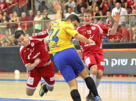 שער ניצחון של סמולר (צילום: דוד פליגל, איגוד הכדוריד)