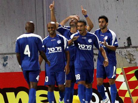 חגיגה גדולה בכחול. שחקני רמה"ש (צילום: אלן שיבר)