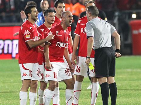 גרינפלד מול שחקני הפועל, באיגוד מגבים את השופט