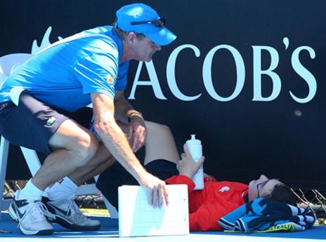 מה עושים עם החום? גם מביאי הכדורים מתקשים להתמודד (GETTYIMAGES)