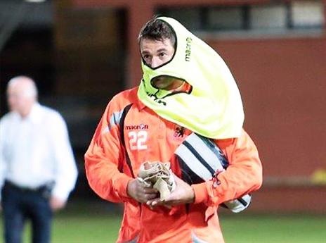 גם ההצבה שלו בשער לא עזרה. אלמדון